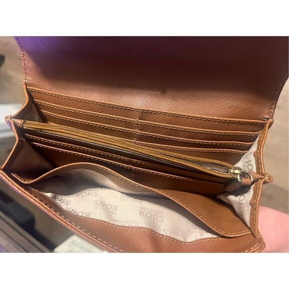 Michael Kors Fulton Carryall Leather Wallet Camel Brown Gold Hardware Classic - Picture 12 of 16